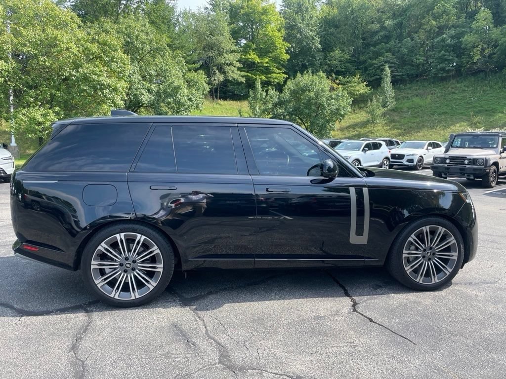 Certified 2025 Land Rover Range Rover SE AWD/4WD image 4