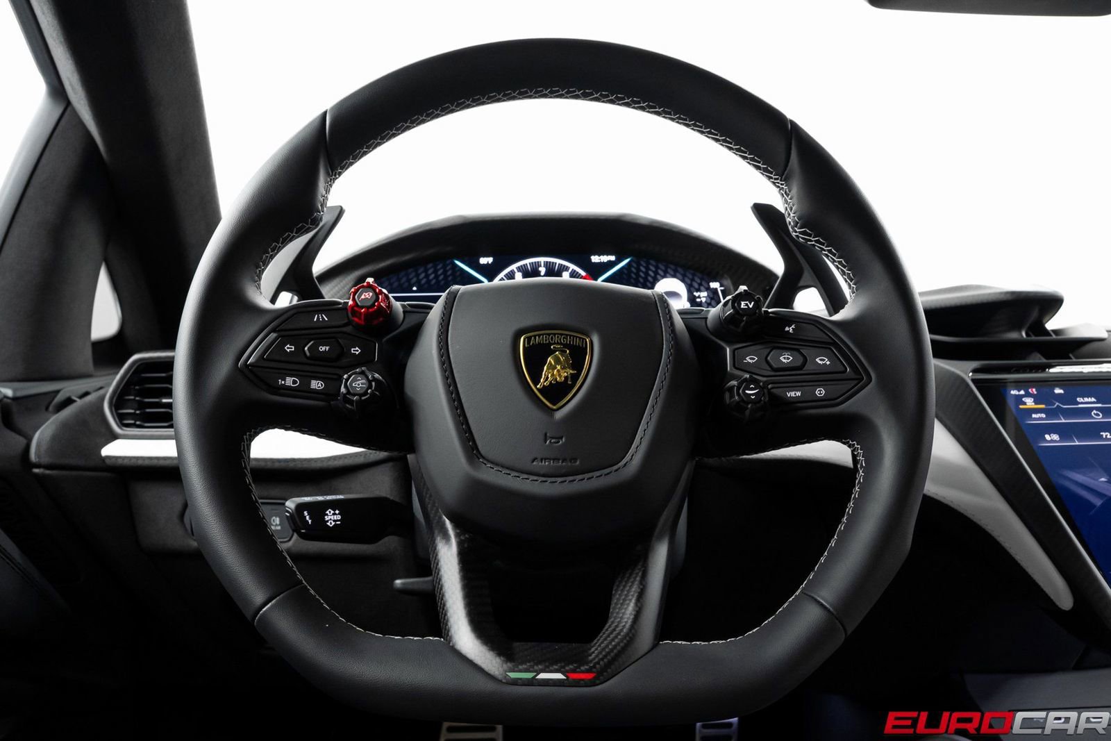 Used 2025 Lamborghini Revuelto image 32