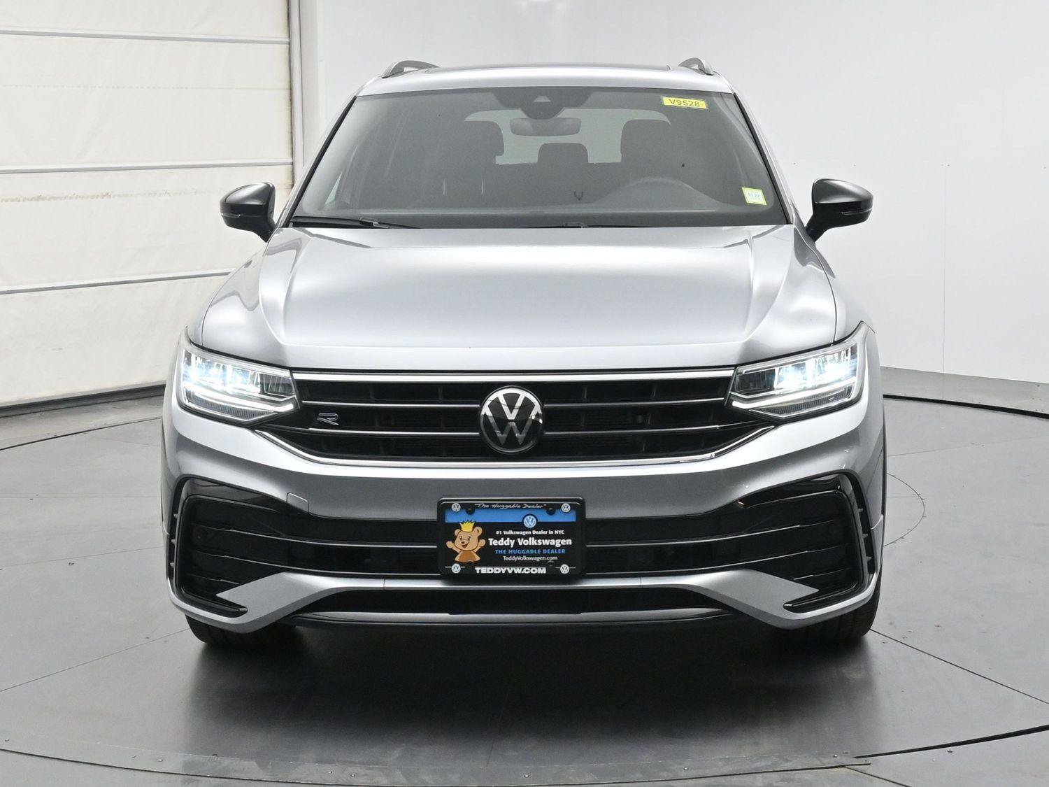 Used 2024 Volkswagen Tiguan SE R-Line AWD/4WD image 27