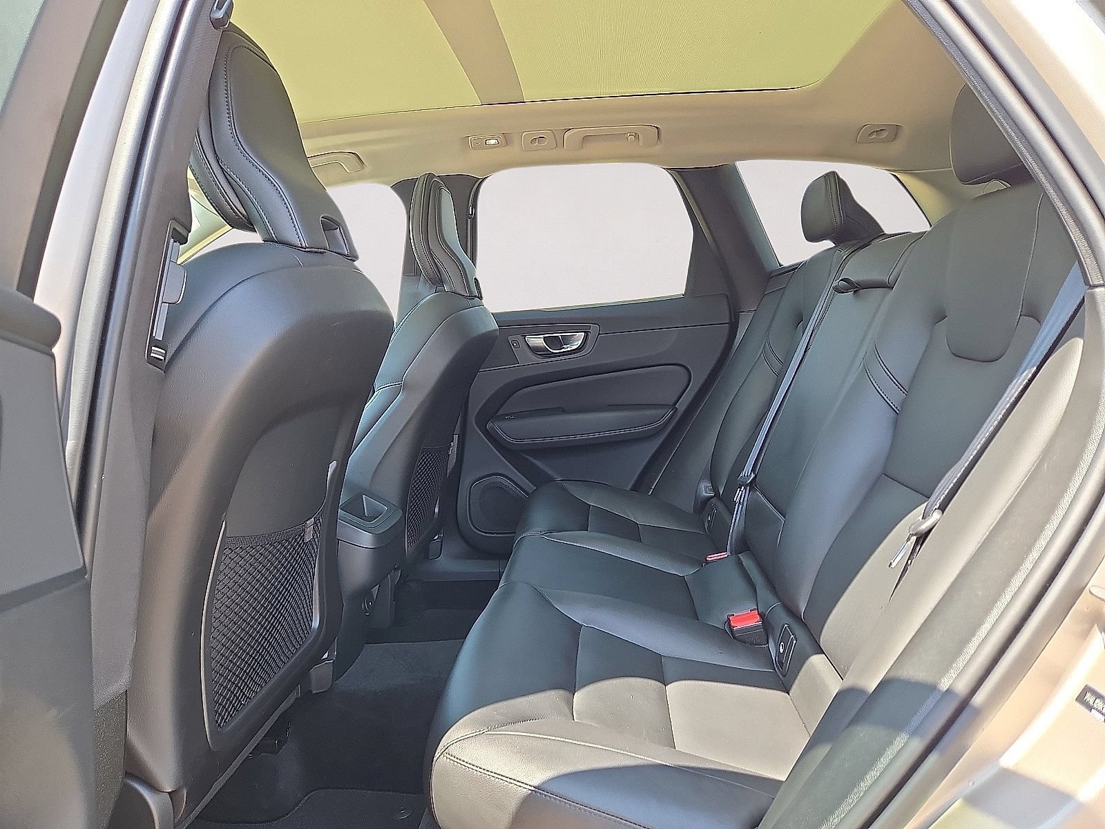 Certified 2024 Volvo XC60 B5 Core AWD/4WD image 16