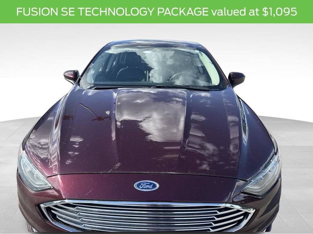 Used 2018 Ford Fusion SE w/ Equipment Group 201A FWD image 3