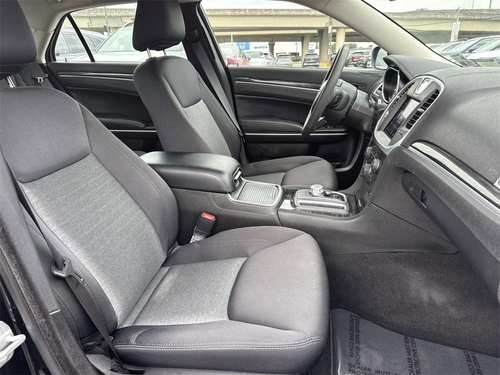 Used 2022 Chrysler 300 Touring w/ Sport Appearance Package image 24