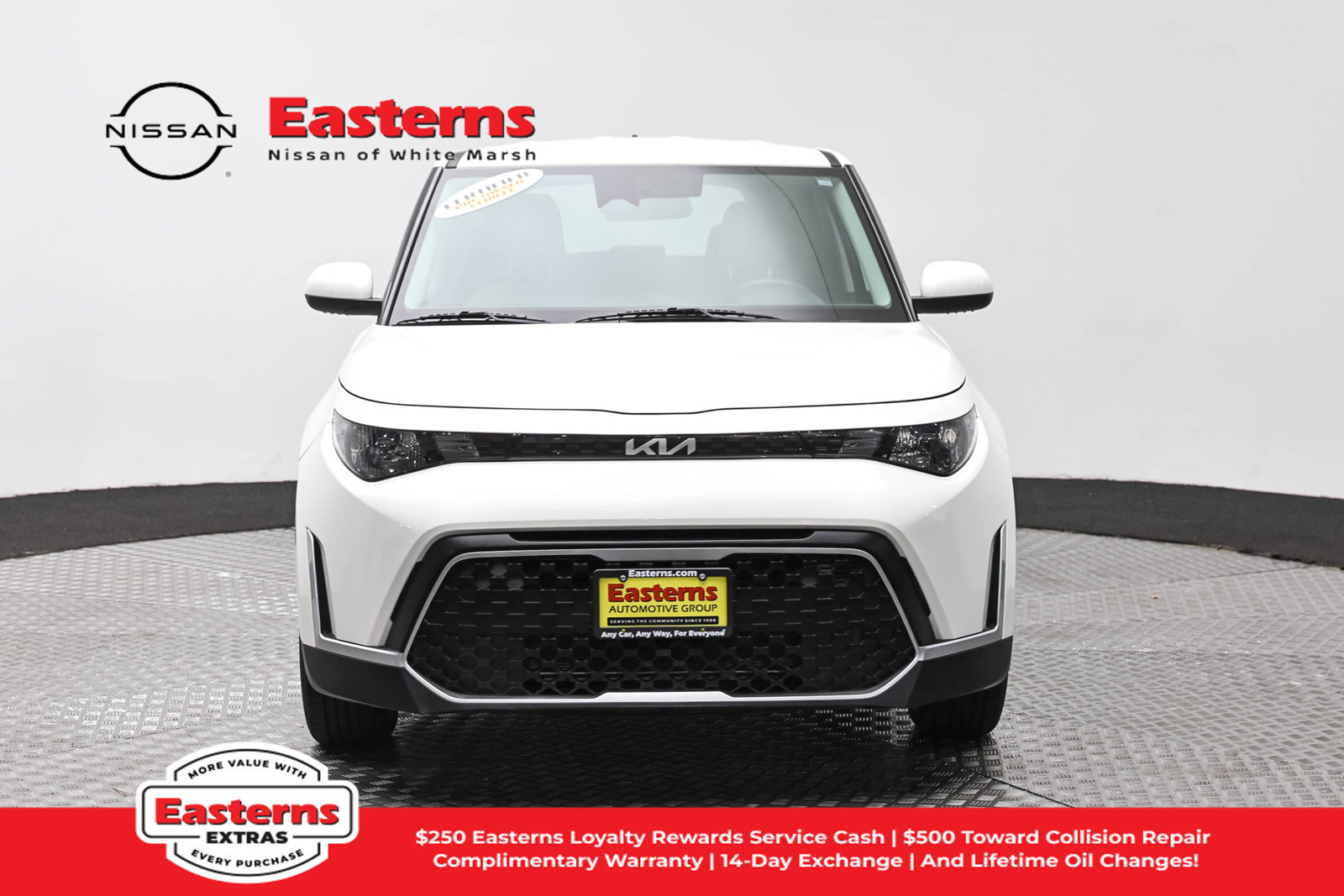 Used 2023 Kia Soul LX FWD image 2