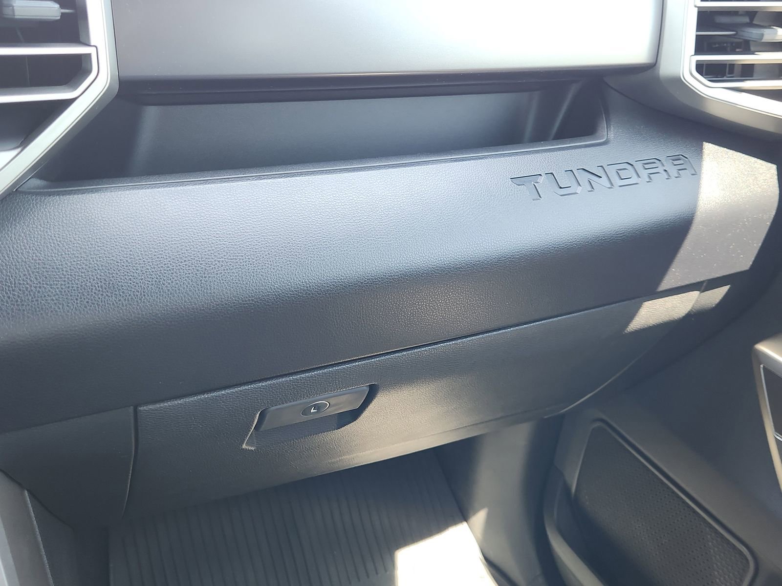 Used 2025 Toyota Tundra SR5 AWD/4WD image 21