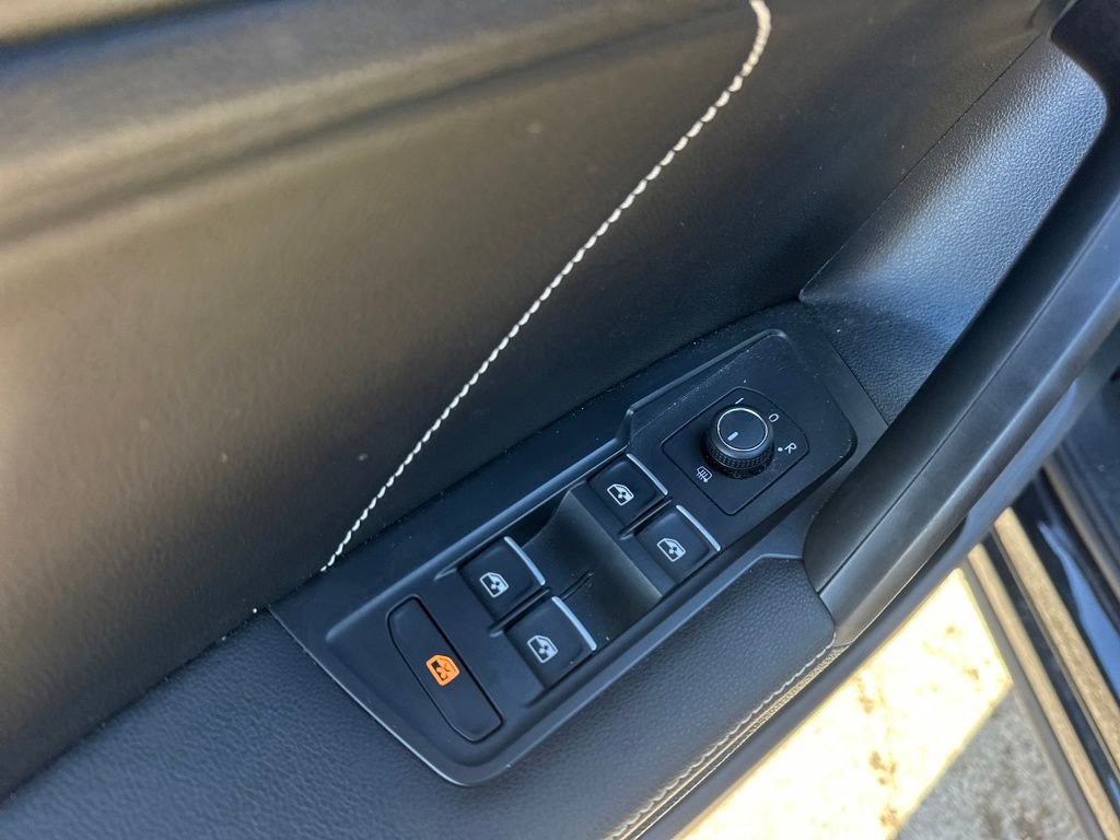 Used 2023 Volkswagen Tiguan SE image 41