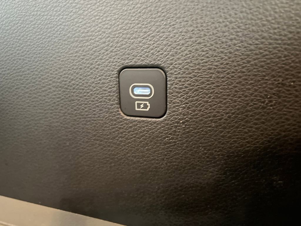 Used 2025 Kia Carnival image 38