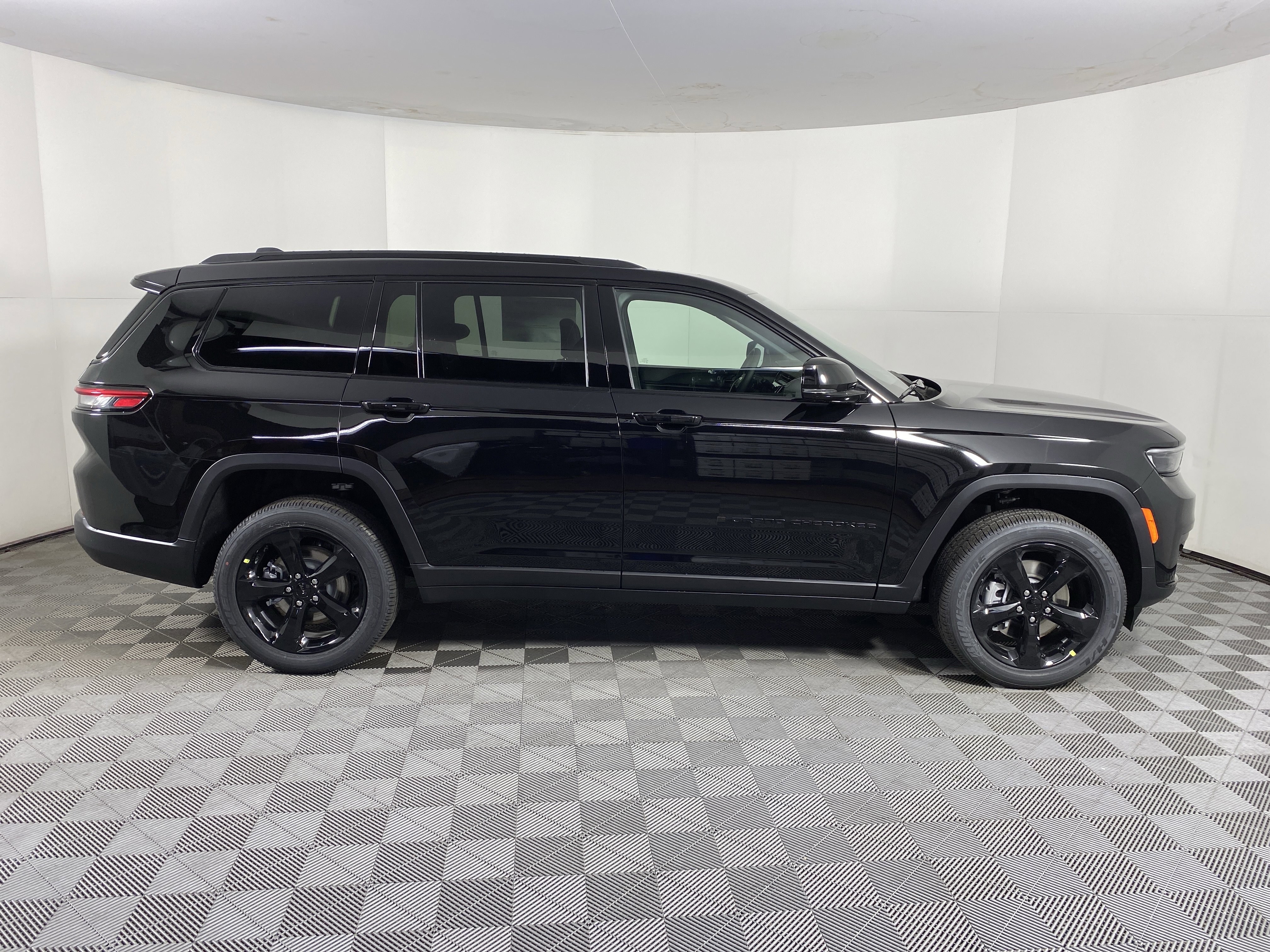 New 2025 Jeep Grand Cherokee L Altitude image 6