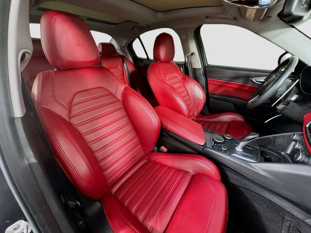 Used 2018 Alfa Romeo Giulia Ti Sport w/ Quick Order Package 22U Sport RWD image 31