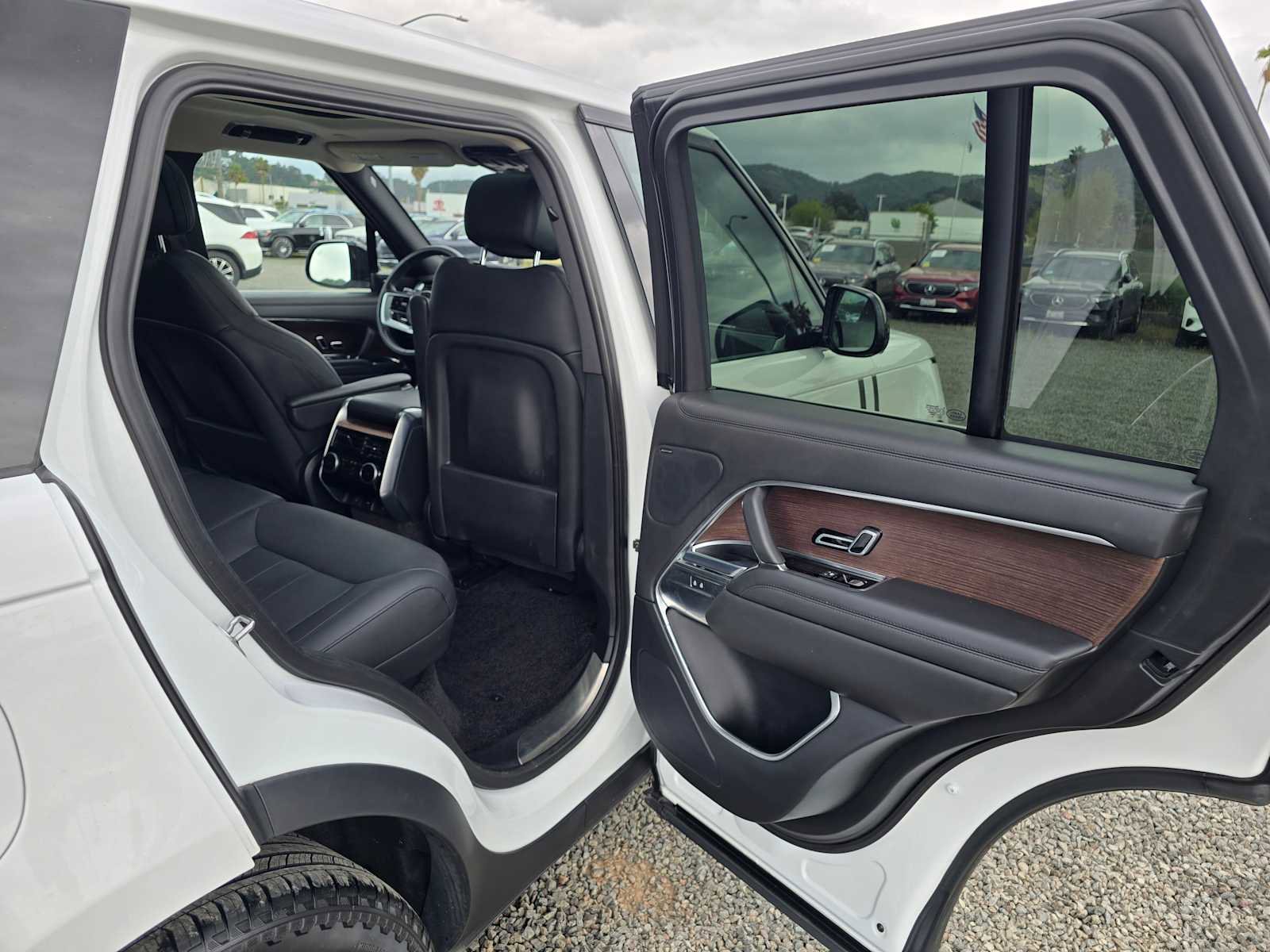 Used 2023 Land Rover Range Rover SE image 14