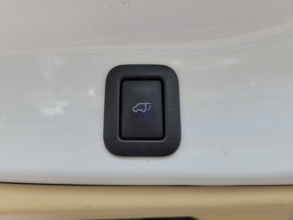 Used 2017 Toyota Highlander XLE image 10