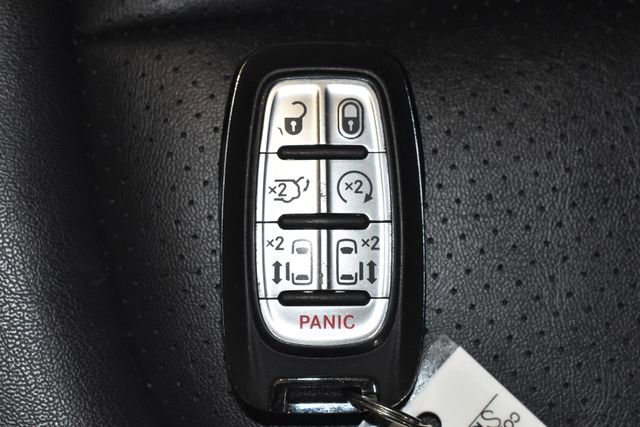 Certified 2025 Chrysler Pacifica Select image 24