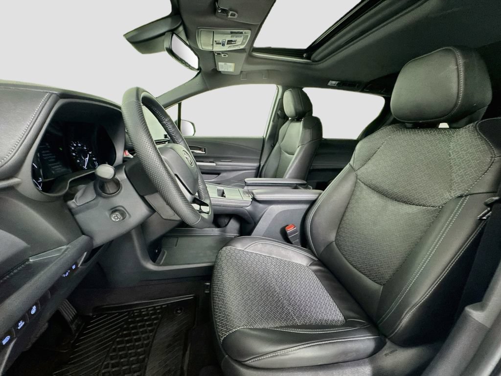 Used 2023 Toyota Sienna XSE AWD/4WD image 12