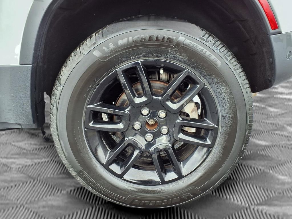 Used 2025 Land Rover Defender 110 S image 21