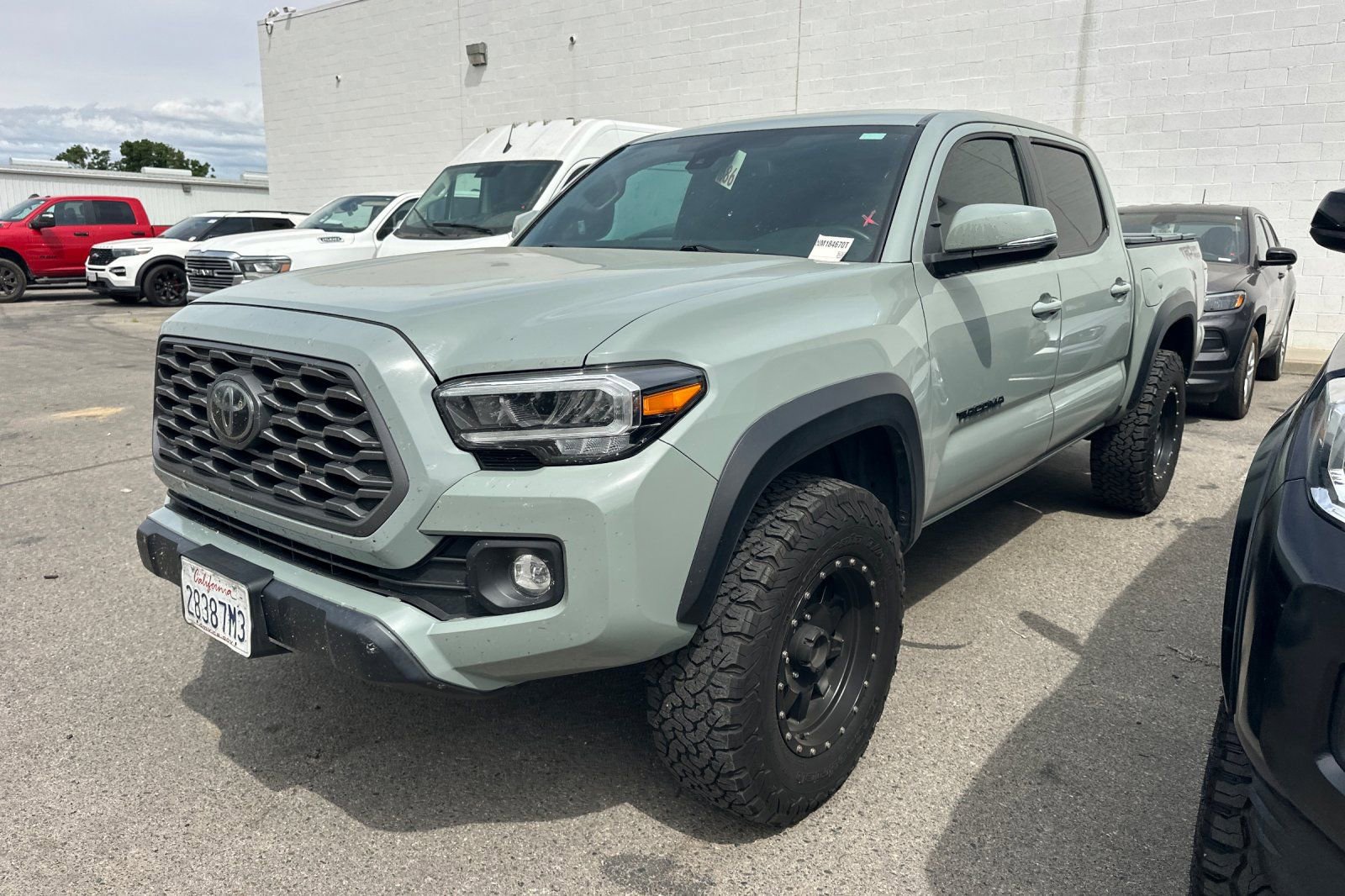 Used 2022 Toyota Tacoma TRD Off-Road w/ Technology Package image 2
