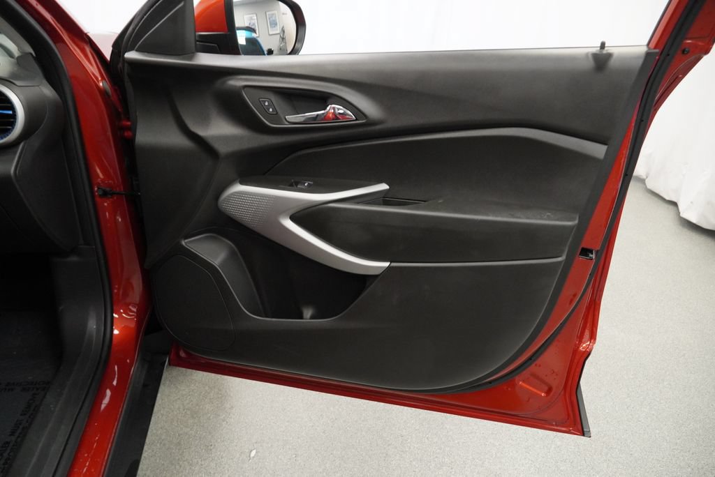Certified 2024 Chevrolet Trax LS w/ LS Convenience Package FWD image 29
