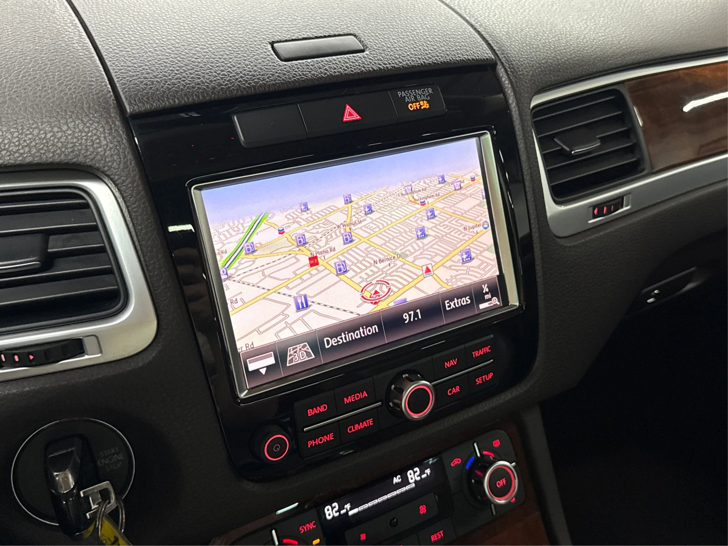 Used 2013 Volkswagen Touareg TDI image 20