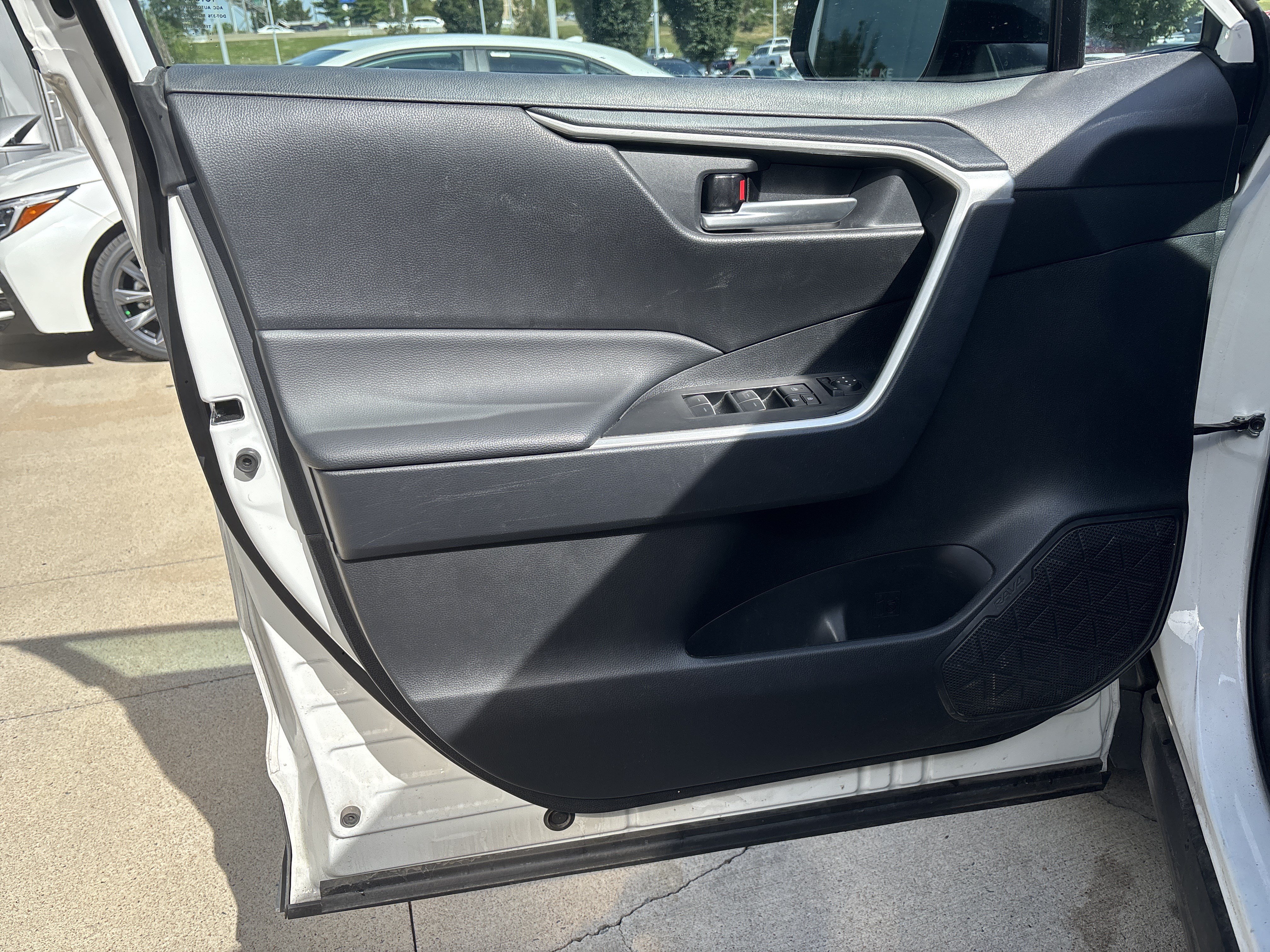 Used 2025 Toyota RAV4 XLE AWD/4WD image 13