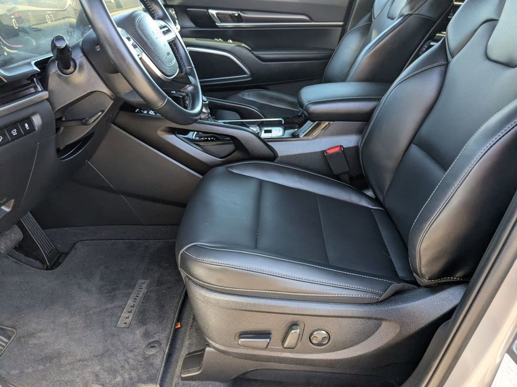 Used 2025 Kia Telluride S image 11