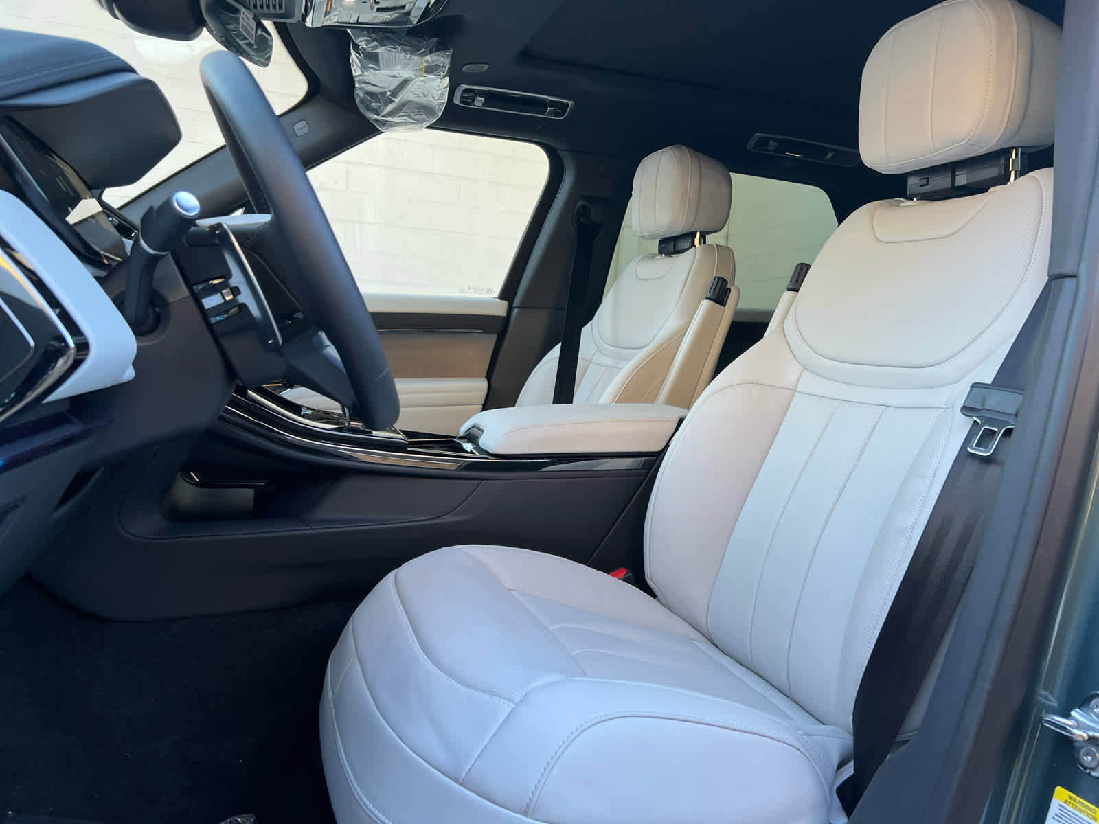 Used 2025 Land Rover Range Rover Sport SE image 12