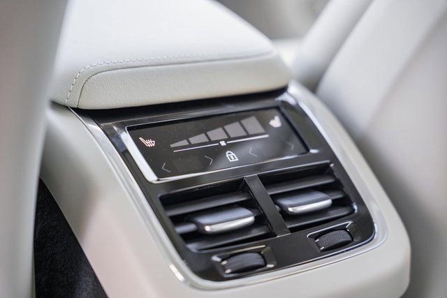New 2026 Volvo XC60 B5 Ultra w/ Protection Package Premier image 34