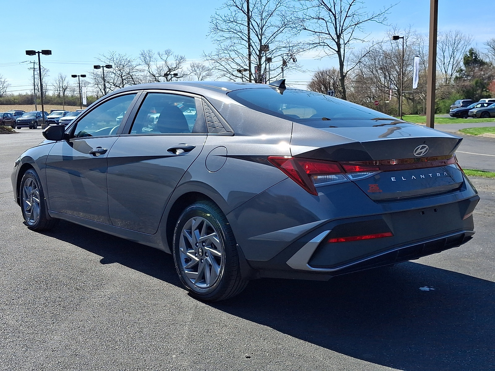 Used 2024 Hyundai Elantra SEL FWD image 4