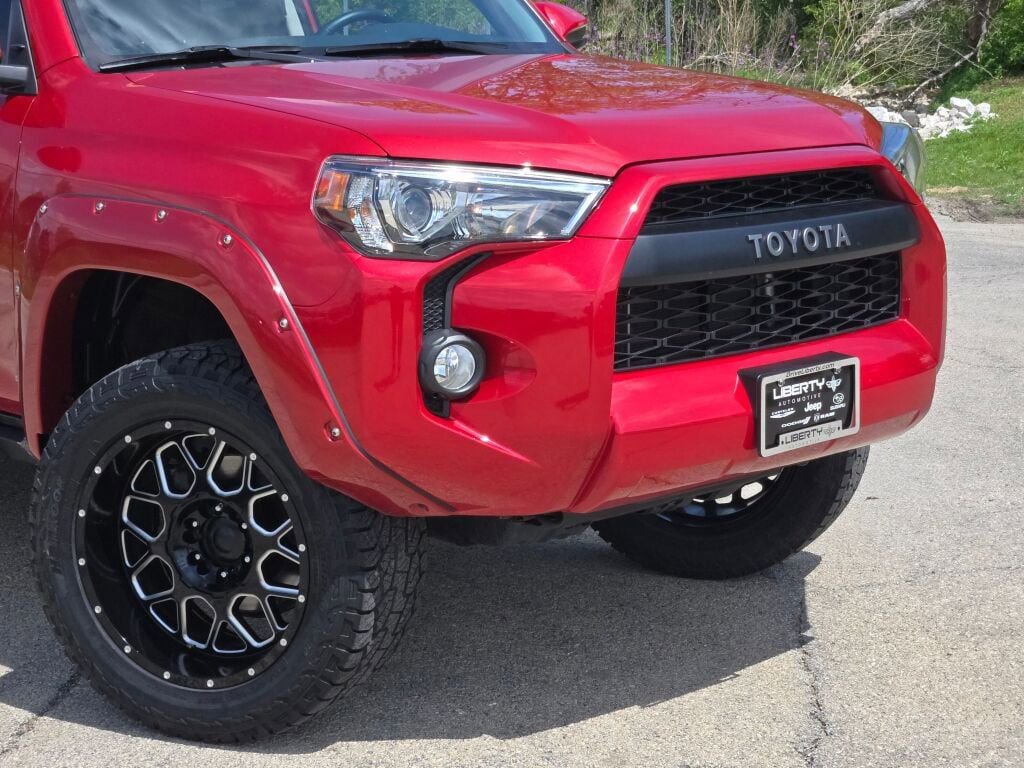 Used 2018 Toyota 4Runner SR5 Premium AWD/4WD image 2