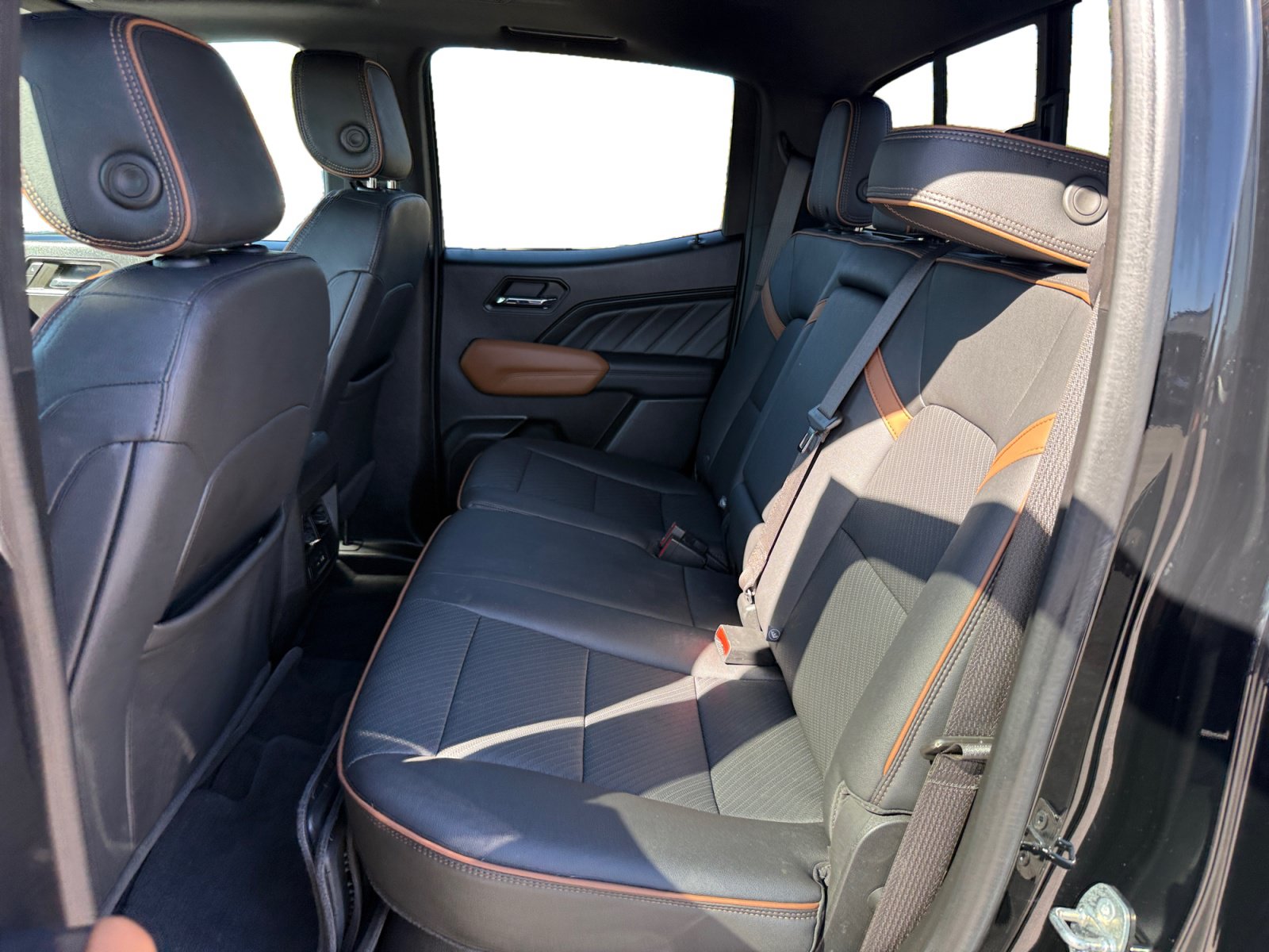 Used 2023 GMC Canyon AT4 w/ AT4 Premium Package AWD/4WD image 16