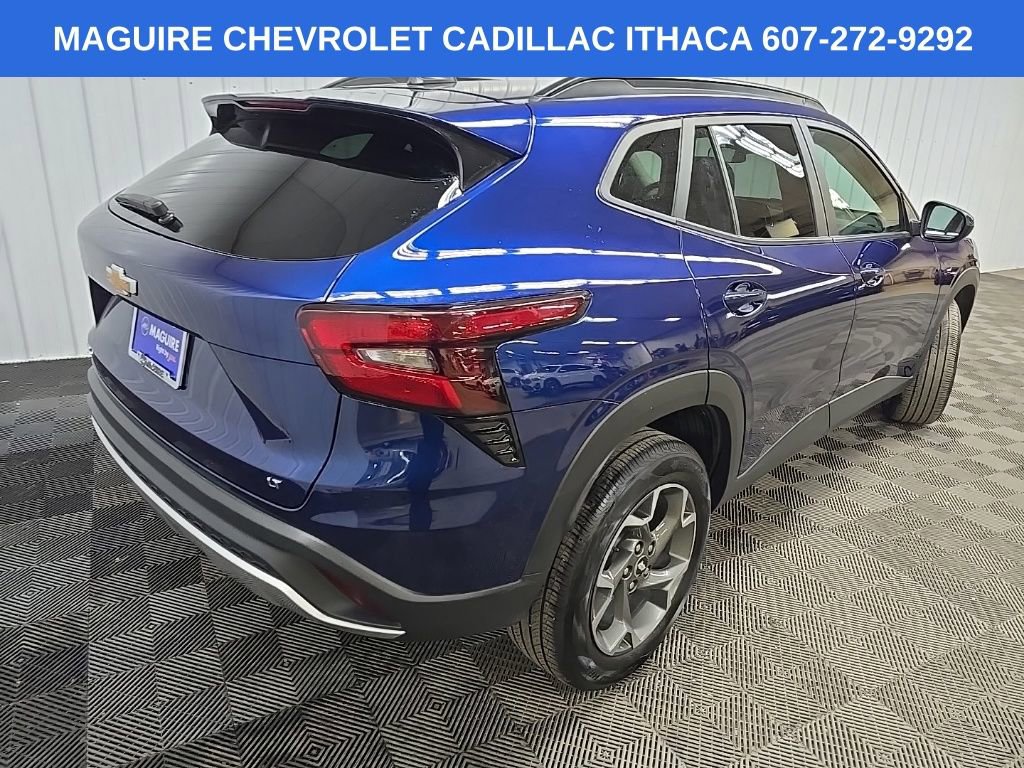 Used 2024 Chevrolet Trax LT w/ LT Convenience Package FWD image 10