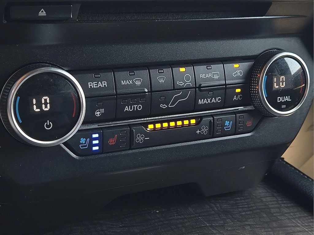 Used 2018 Ford Expedition Limited RWD image 16