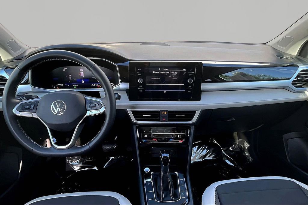 Used 2025 Volkswagen Taos SE image 7