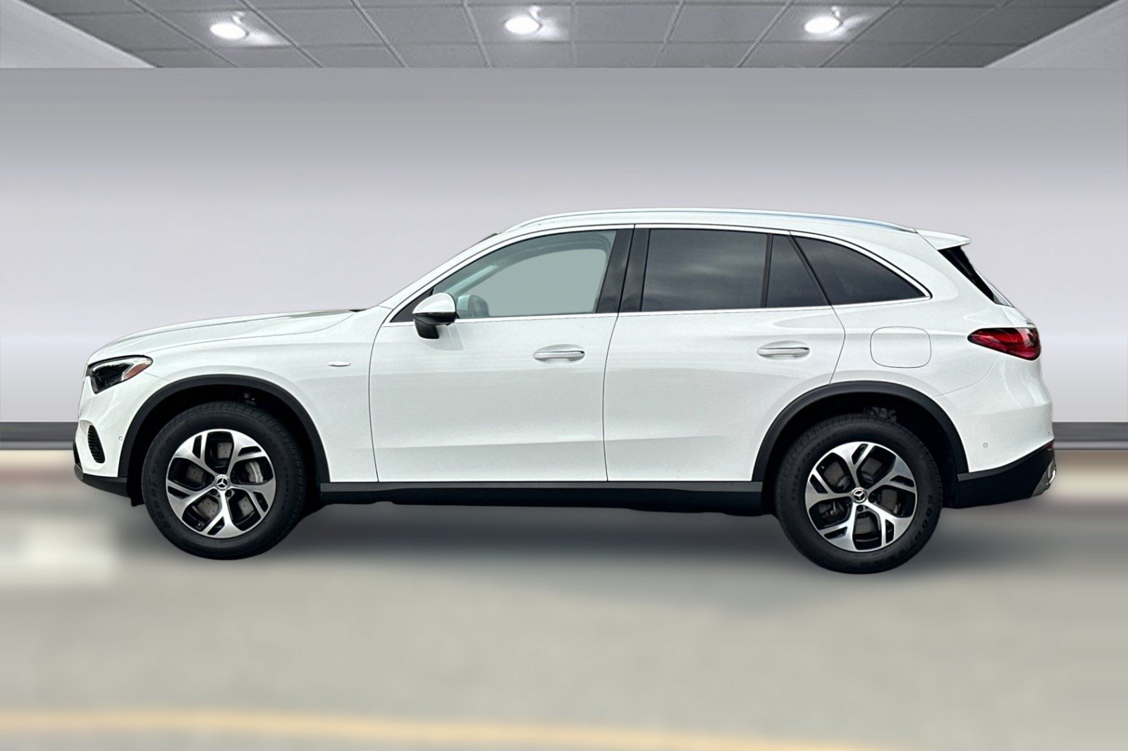 Used 2025 Mercedes-Benz GLC 350e 4MATIC image 2