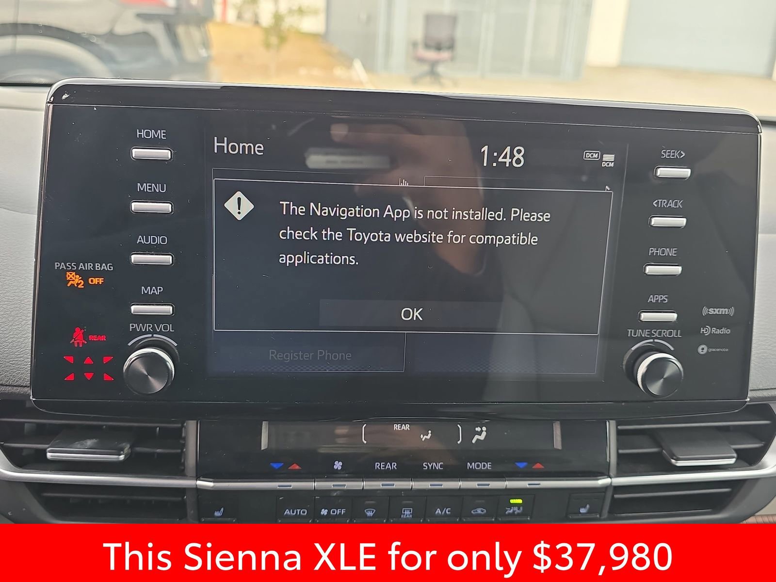 Used 2024 Toyota Sienna XLE image 31