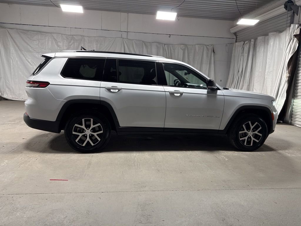 Used 2024 Jeep Grand Cherokee L Limited w/ Luxury Tech Group II image 8