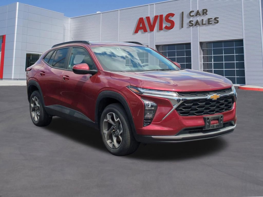 Used 2025 Chevrolet Trax LT w/ LT Convenience Package FWD image 3