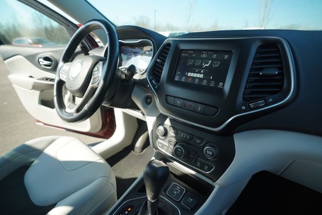 Used 2021 Jeep Cherokee Latitude Plus image 32