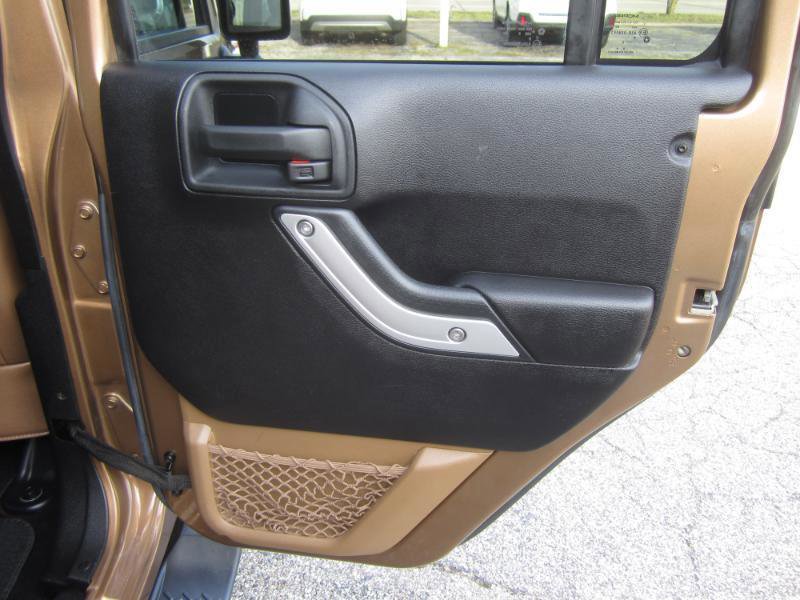 Used 2015 Jeep Wrangler Unlimited Sahara AWD/4WD image 46