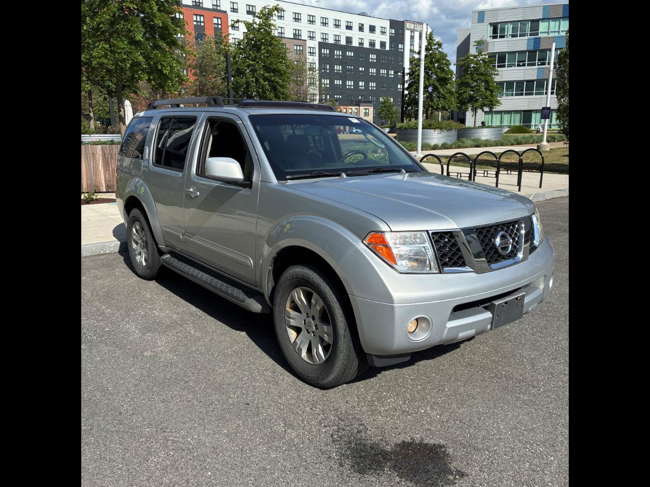 Used 2007 Nissan Pathfinder LE w/ LE Navigation Pkg