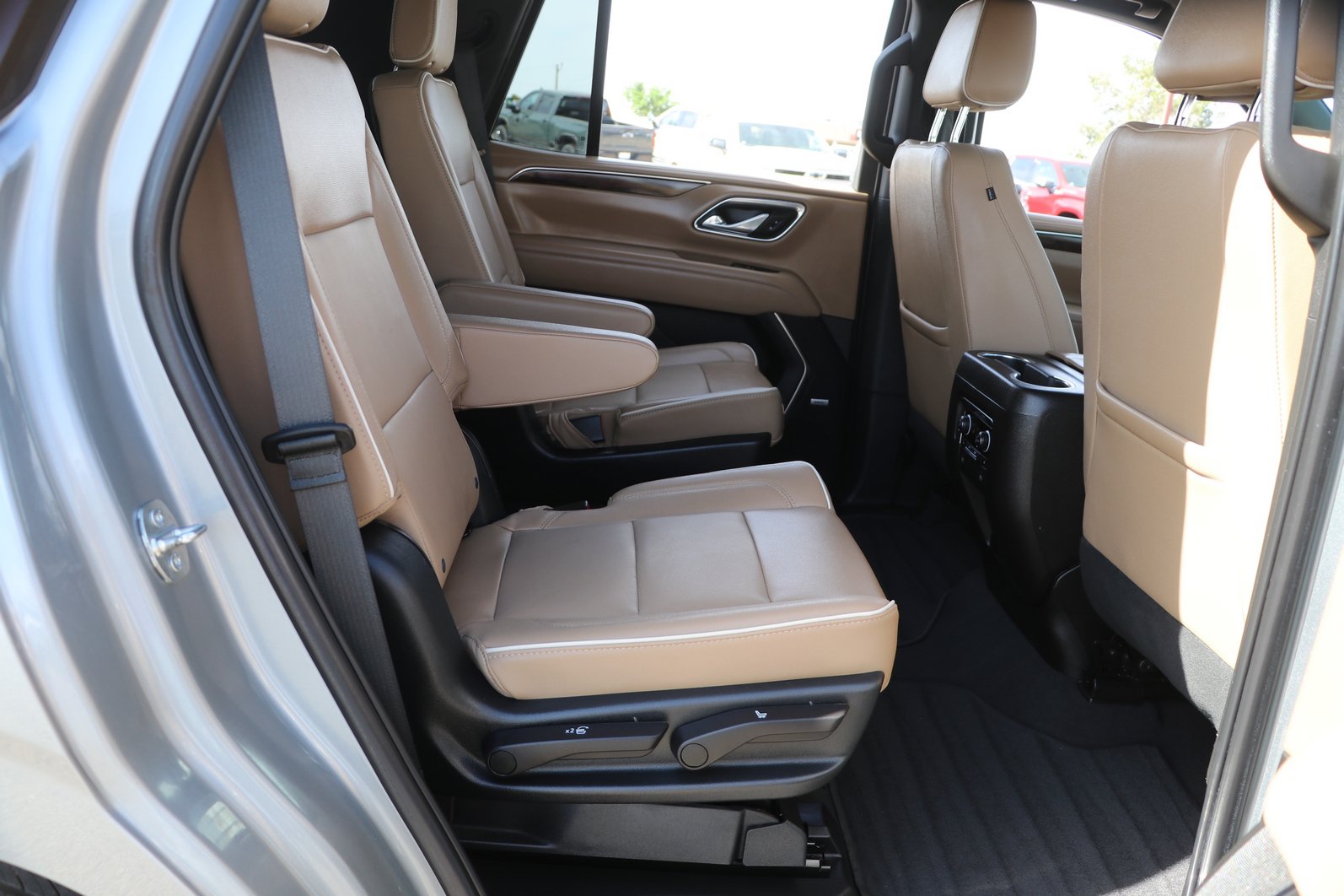 Used 2023 Chevrolet Tahoe Premier w/ Premium Package 2 AWD/4WD image 30