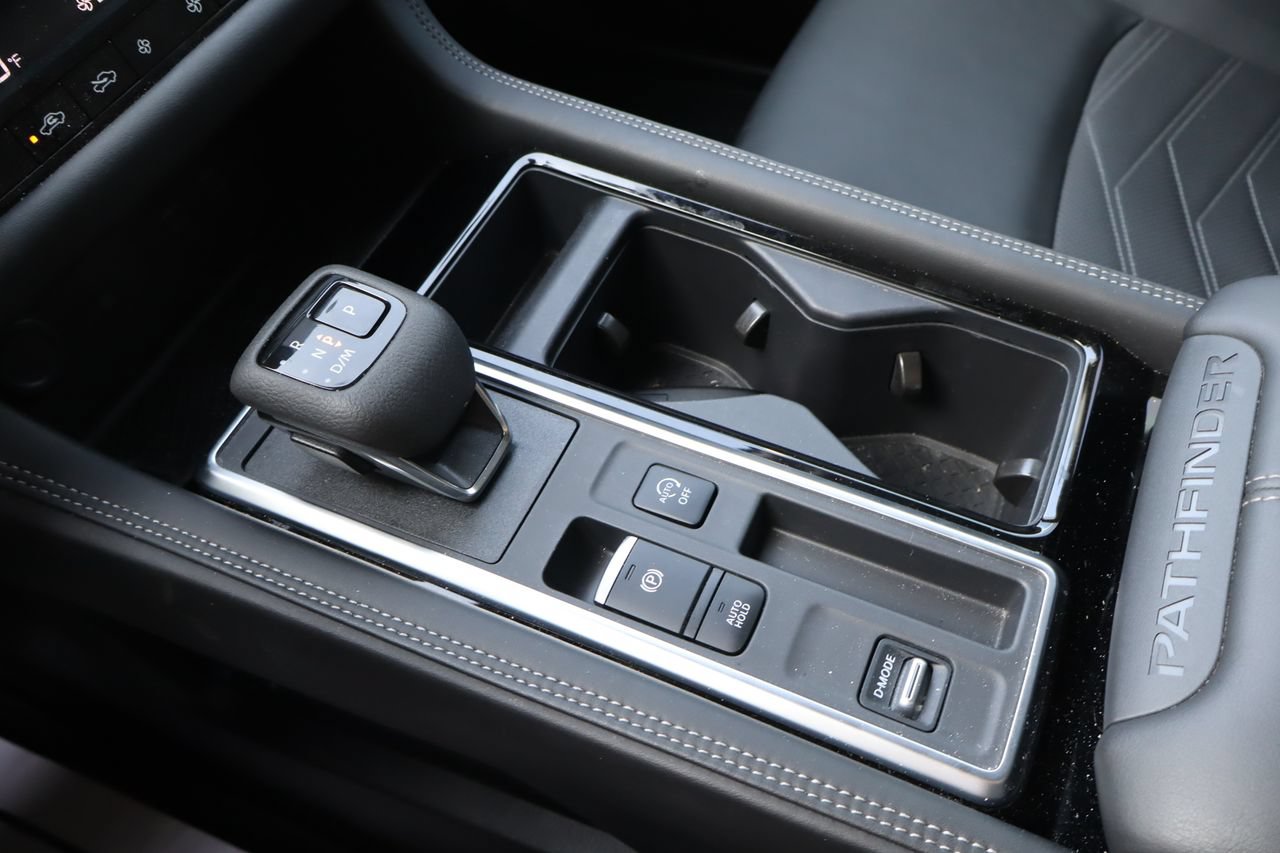 Used 2025 Nissan Pathfinder Platinum FWD image 29