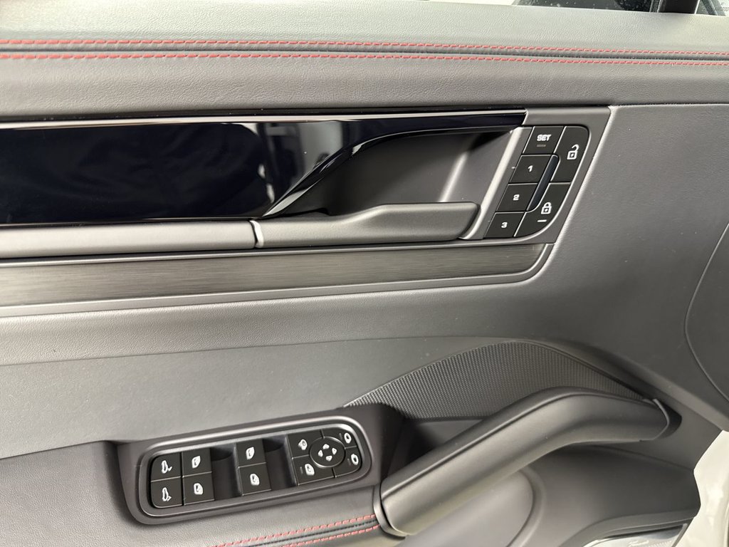 New 2026 Porsche Cayenne Turbo GT AWD/4WD image 34