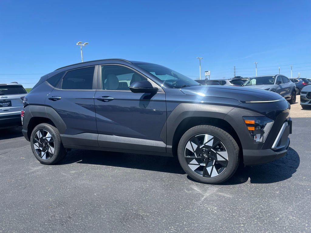 Used 2024 Hyundai Kona SEL AWD/4WD image 2