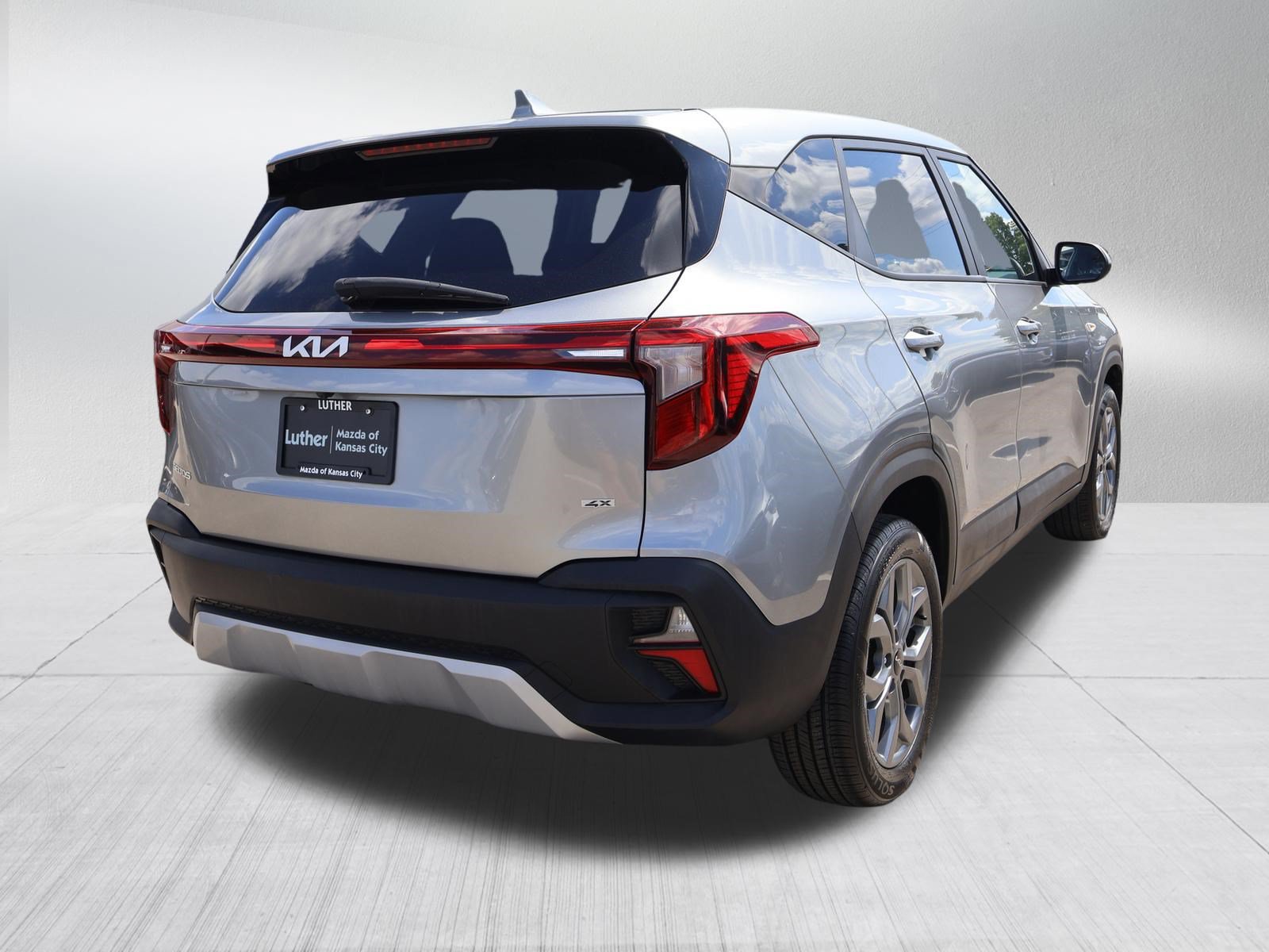Used 2024 Kia Seltos LX AWD/4WD image 7