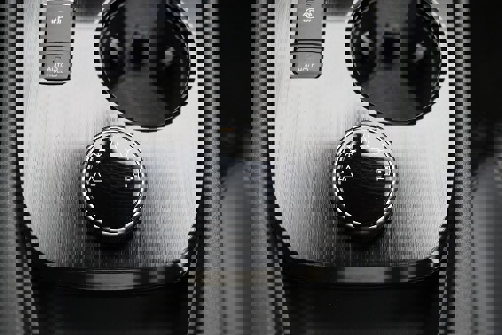 Used 2023 Nissan Rogue SV w/ SV Premium Package image 27