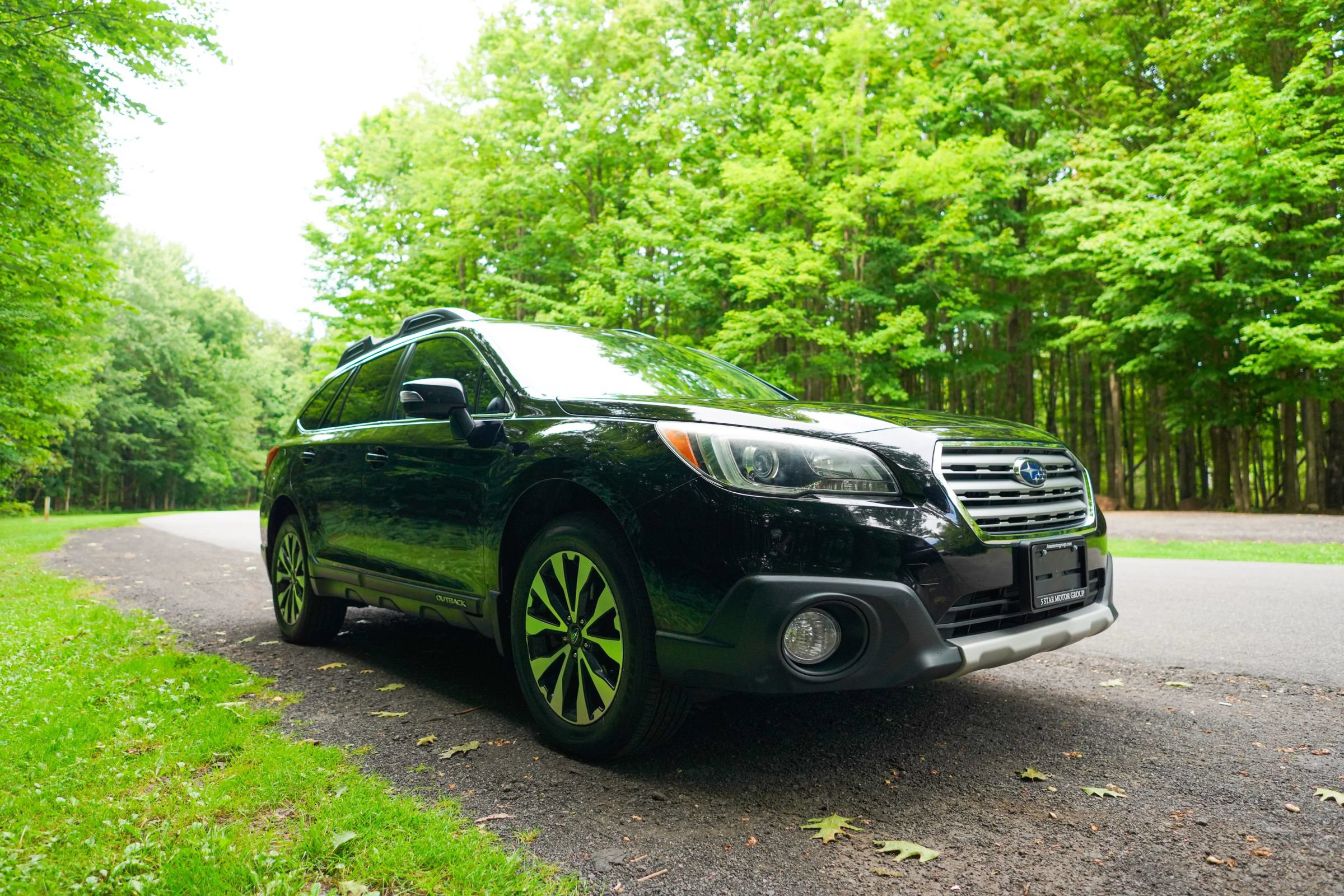 Used 2017 Subaru Outback 2.5i Limited AWD/4WD image 3