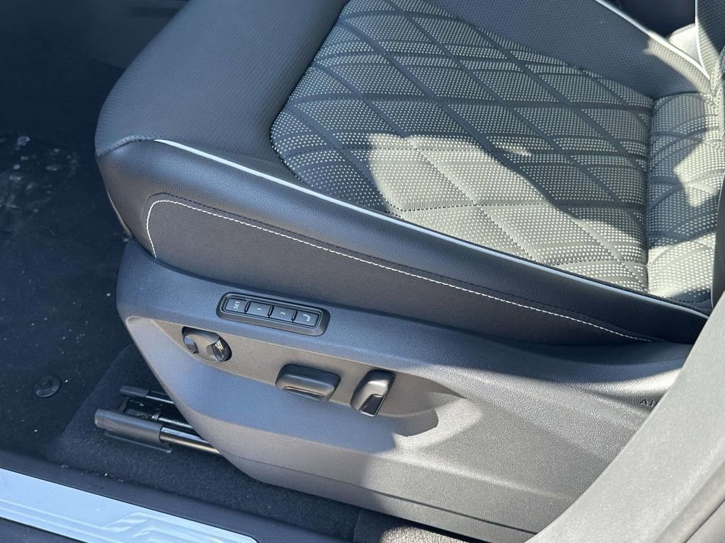 New 2025 Volkswagen Atlas SEL Premium R-Line image 18