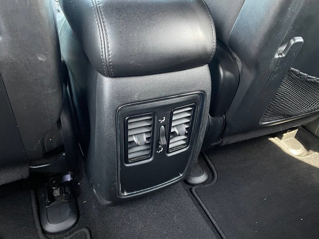 Used 2021 Jeep Grand Cherokee Laredo AWD/4WD image 27