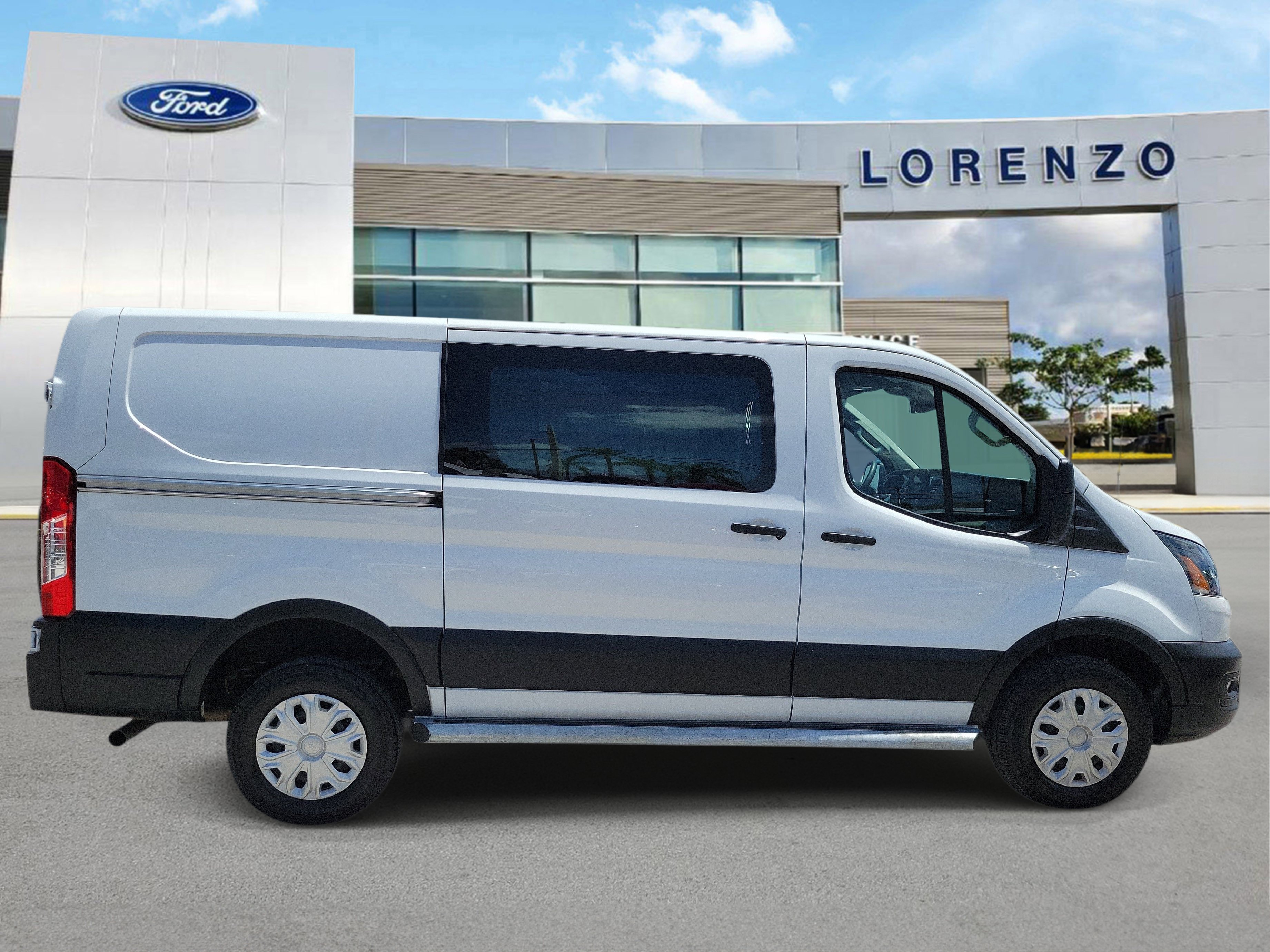 Used 2024 Ford Transit 250 Low Roof w/ Exterior Upgrade Package RWD image 4