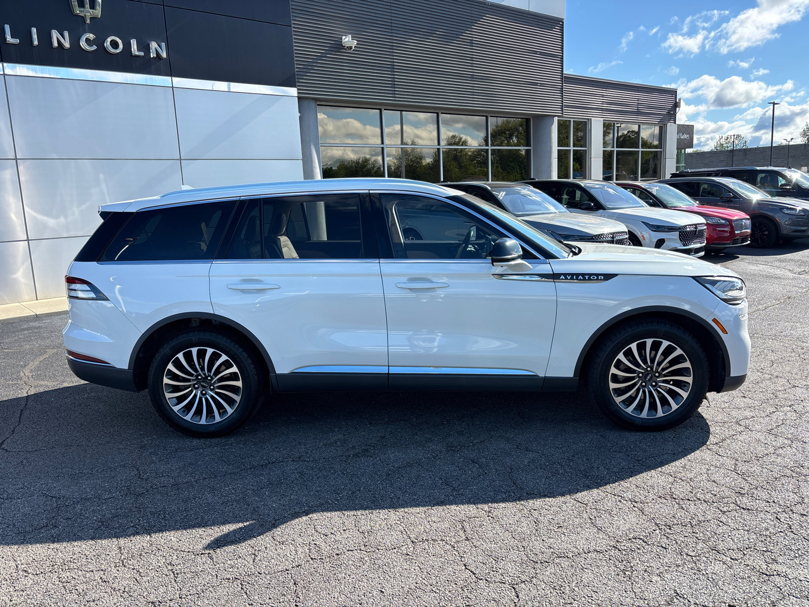 Certified 2020 Lincoln Aviator Reserve w/ Elements Package Plus AWD/4WD image 8