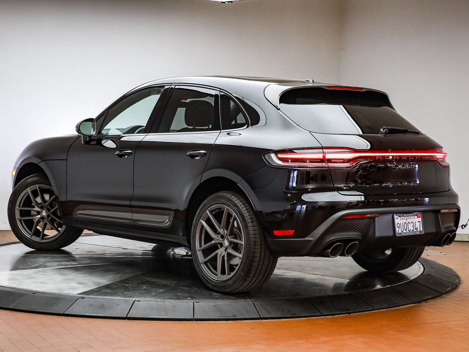 Certified 2025 Porsche Macan Turbo AWD/4WD image 3