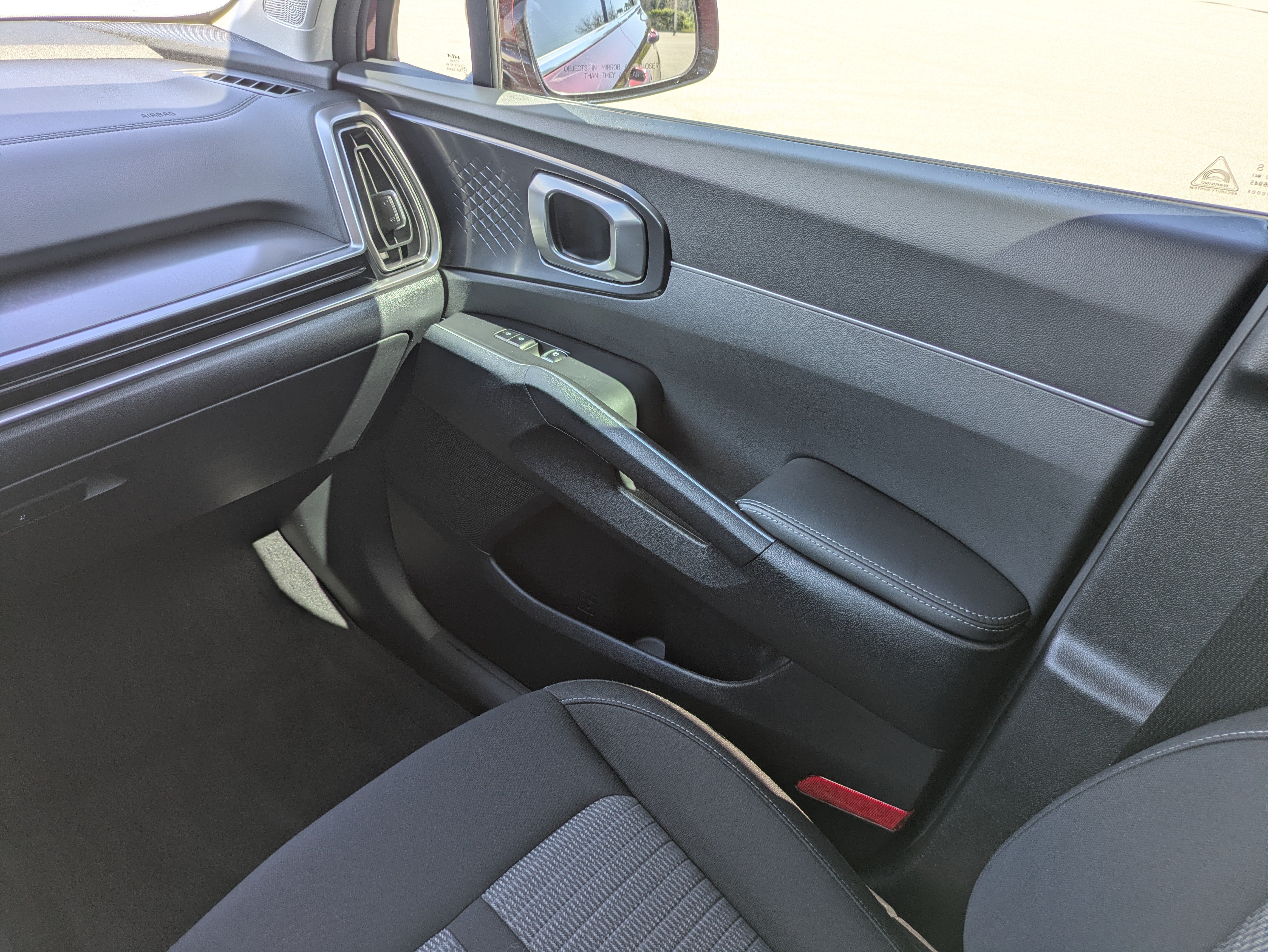 Certified 2025 Kia Sorento LX FWD image 17